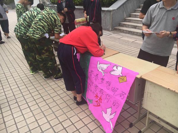 0925 �������ഺ�ʾ֡���������ѧ��д����δ�����Լ����˾�1.JPG