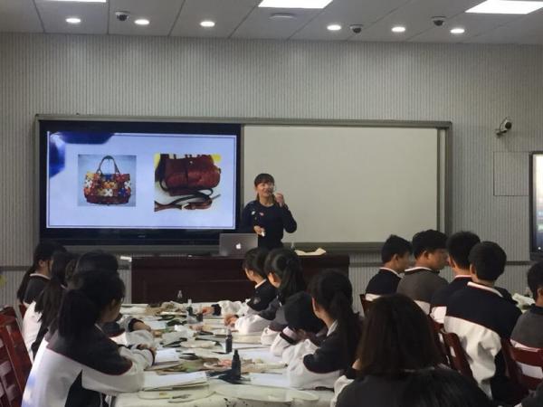 1109创设平台 研究探索--记市工美中心组教学观摩研讨活动-石美玲1.jpg