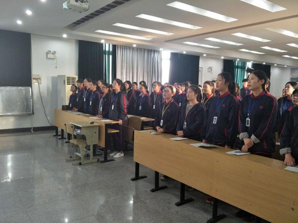 1116青春路上永远跟党走—秀水学院人文系团总支第一堂团课开讲-吴晶1.jpg