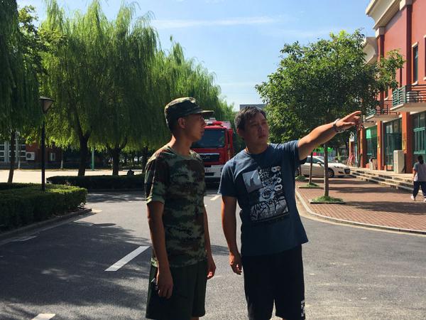 0905市经开区消防大队来我校开展消防安全专项检查4.JPG