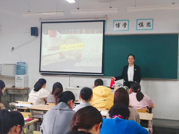 1129用理智的爱守望成长——秀水中专人文系德育论坛顺利举行-吴晶8.jpg