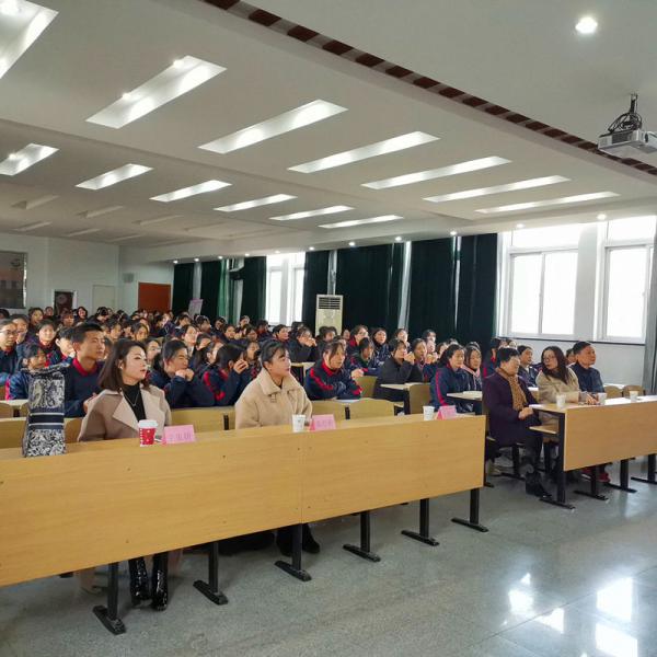 1223珍惜当下 共同成长——记人文系校友创业报告会-陈迪菲6.JPG
