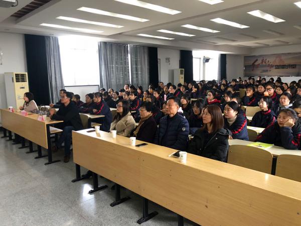 1223珍惜当下 共同成长——记人文系校友创业报告会-陈迪菲3.JPG