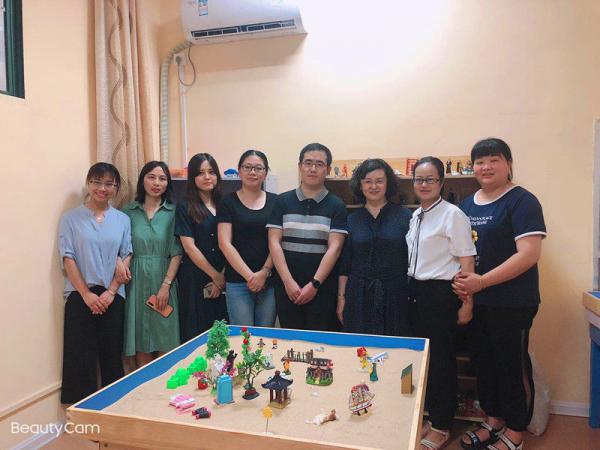 0702一沙一世界 沙盘知我心——我校开展心理教师沙盘体验研讨活动-朱梦泽徐斌彧1.jpg