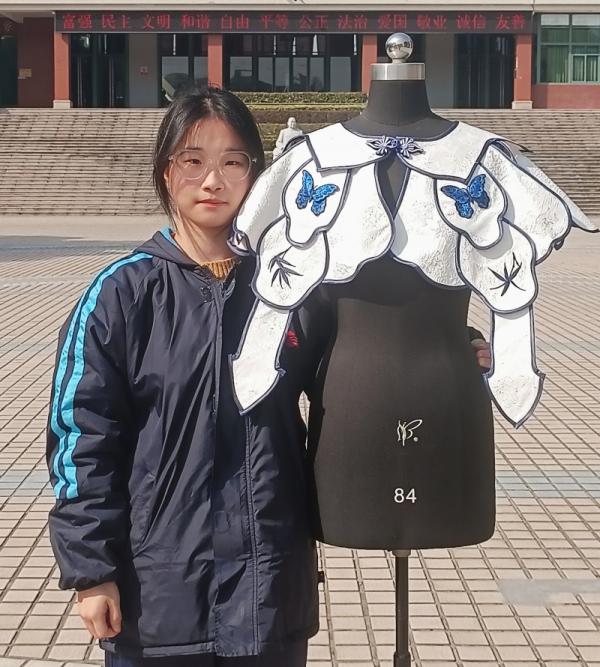 温馨的青花瓷云肩_副本.jpg