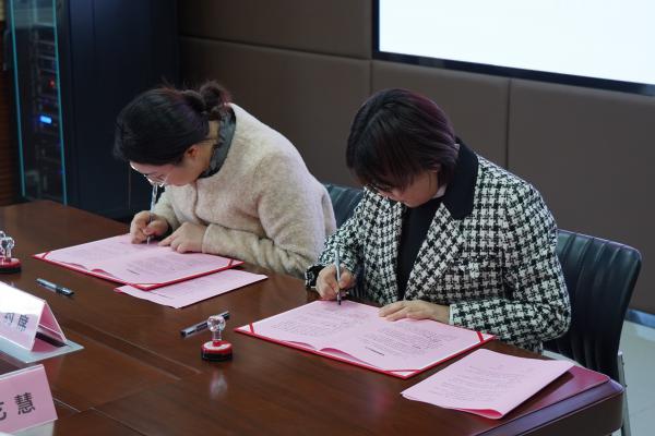 ���������ۺ��� Я�ֹ����ٷ�չ