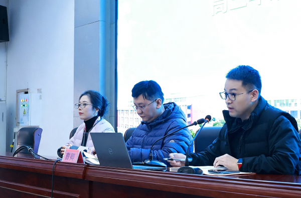 ��Уͬ�ı��߿�  ������������ʱ������ˮ��...